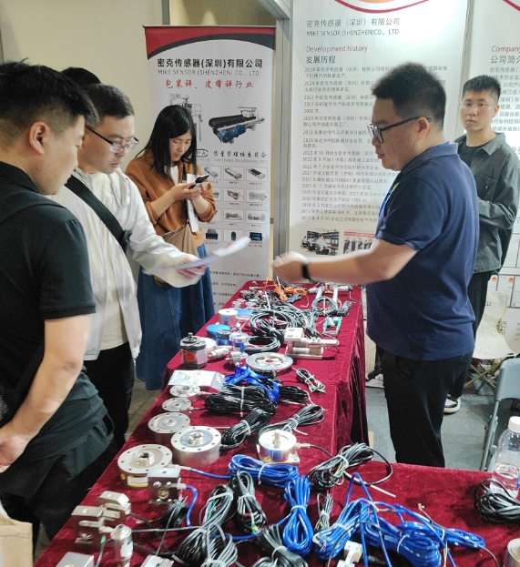 展会照.png
